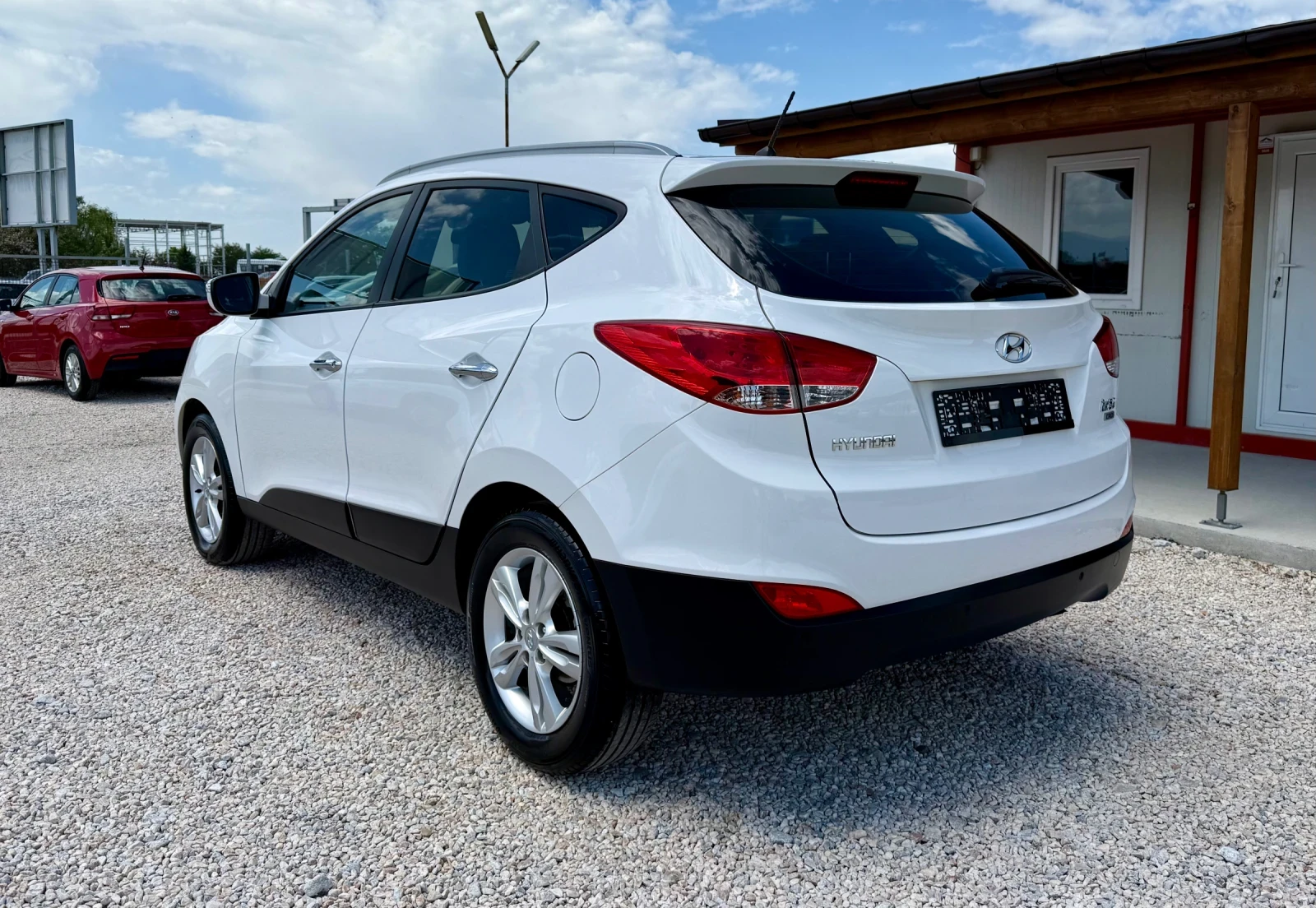 Hyundai IX35 1.7CRDI* НАВИ* КОЖА* ПОДГРЕВ, снимка 3 - Автомобили и джипове - 54752158