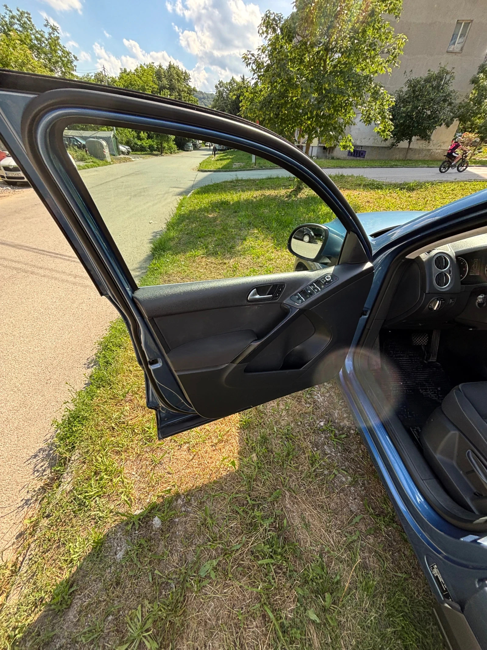VW Tiguan, снимка 11 - Автомобили и джипове - 54837198