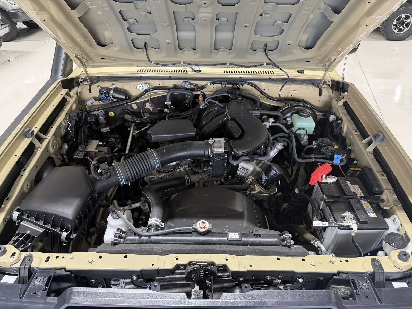 Toyota Land cruiser GRJ79 DC 4.0 AT, снимка 16 - Автомобили и джипове - 55024491