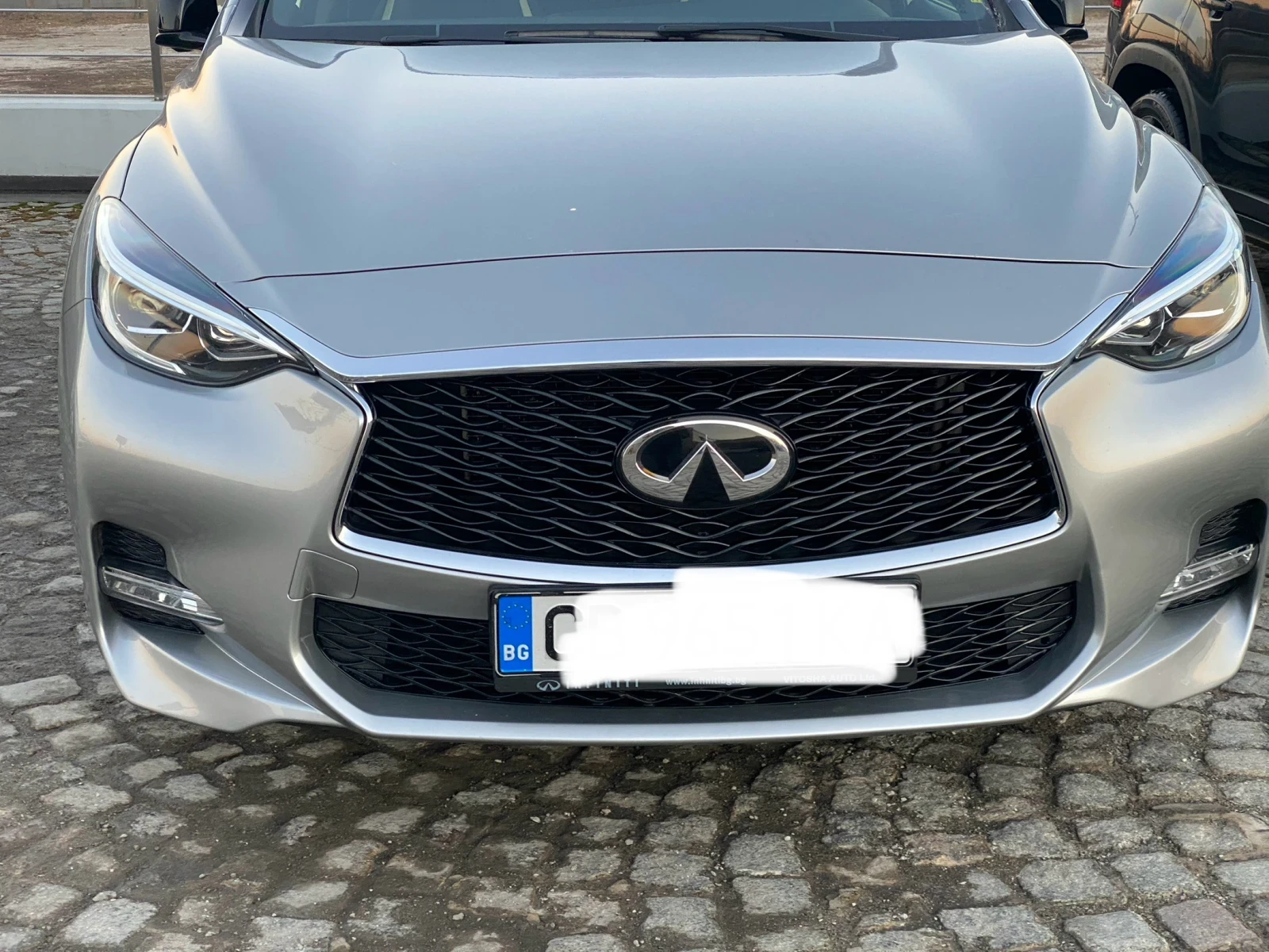 Infiniti Q30 Sport, снимка 2 - Автомобили и джипове - 55577413