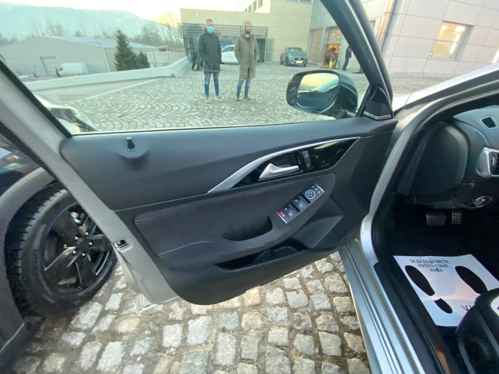Infiniti Q30 Sport, снимка 5 - Автомобили и джипове - 55577413