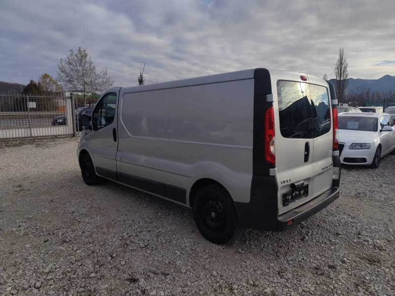 Opel Vivaro 2.0 дизел.Климатик, снимка 8 - Бусове и автобуси - 47926726