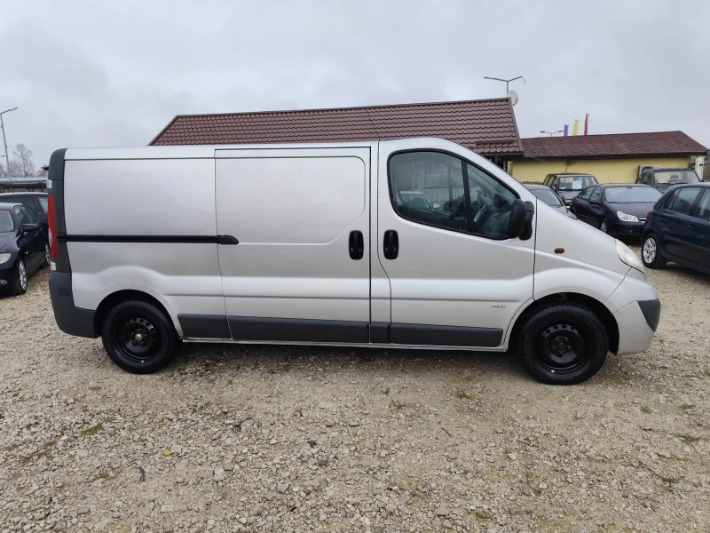 Opel Vivaro 2.0 дизел.Климатик, снимка 4 - Бусове и автобуси - 47926726