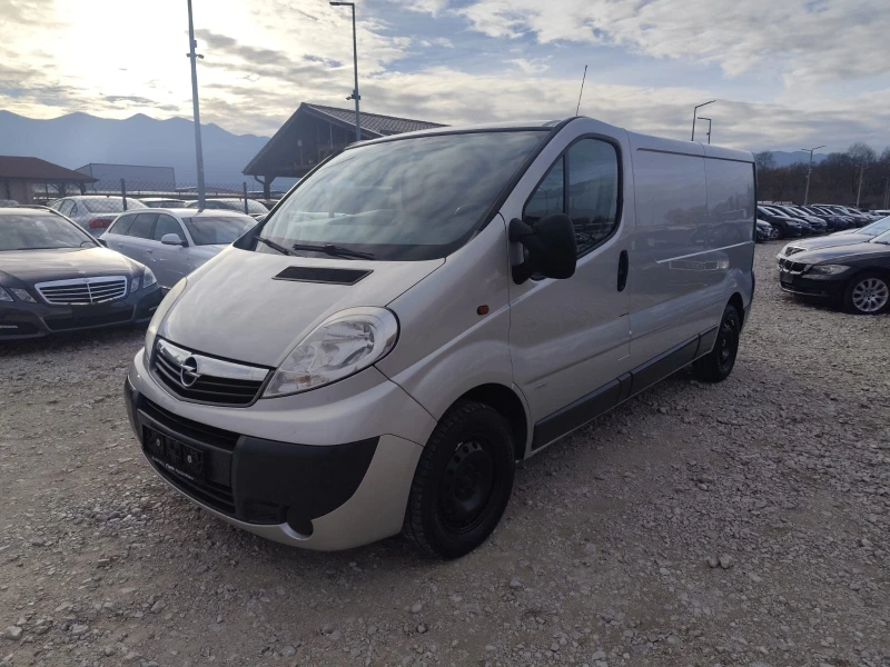 Opel Vivaro 2.0 дизел.Климатик, снимка 1 - Бусове и автобуси - 47926726