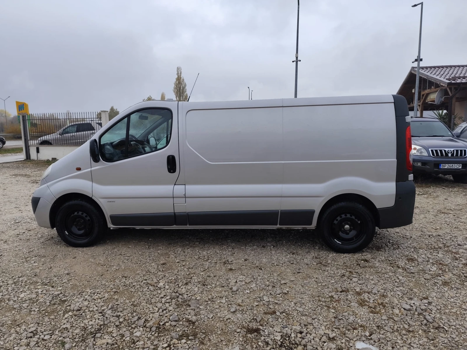 Opel Vivaro 2.0 дизел.Климатик - изображение 10