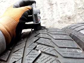 Гуми Зимни 275/45R20, снимка 3