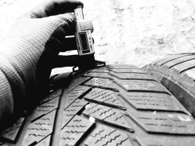 Гуми Зимни 275/45R20, снимка 4