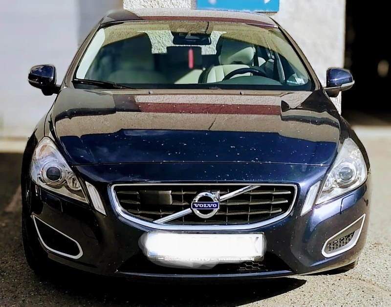 Volvo V60 D3/D4, 2.0 - 163 к.с., КАТО НОВА, снимка 1 - Автомобили и джипове - 48469105