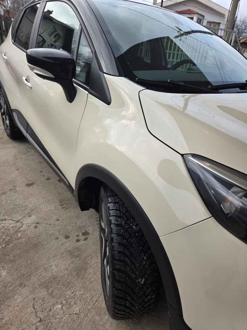 Renault Captur, снимка 6 - Автомобили и джипове - 52385256