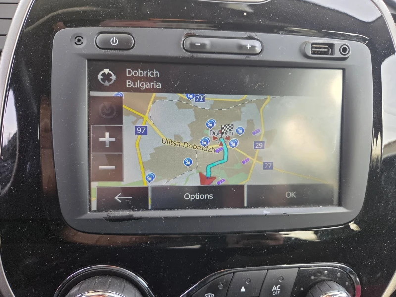 Renault Captur, снимка 12 - Автомобили и джипове - 52385256