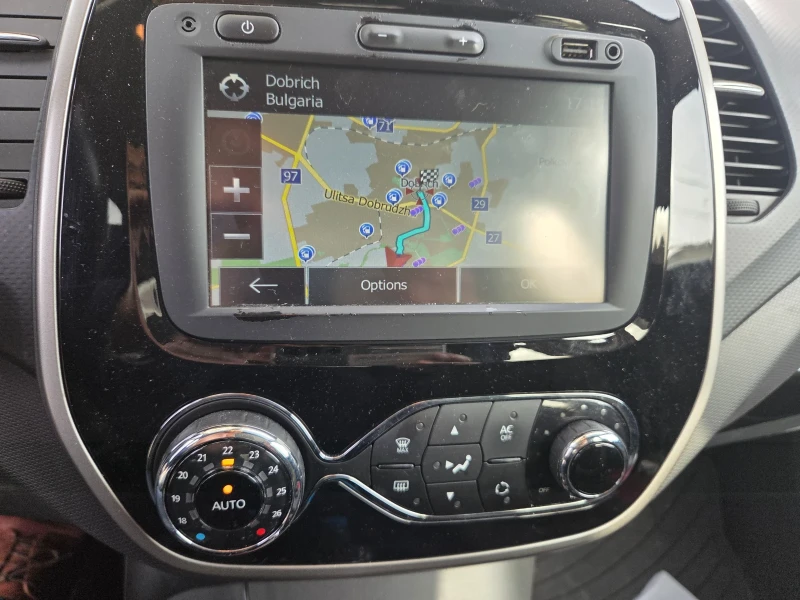 Renault Captur, снимка 11 - Автомобили и джипове - 52385256