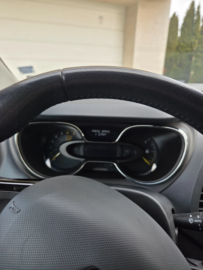 Renault Captur, снимка 3 - Автомобили и джипове - 52385256