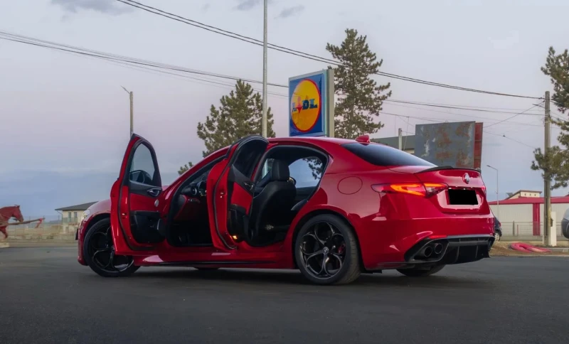 Alfa Romeo Giulia 2.9 Turbo RWD Quadrifoglio, снимка 4 - Автомобили и джипове - 52573009