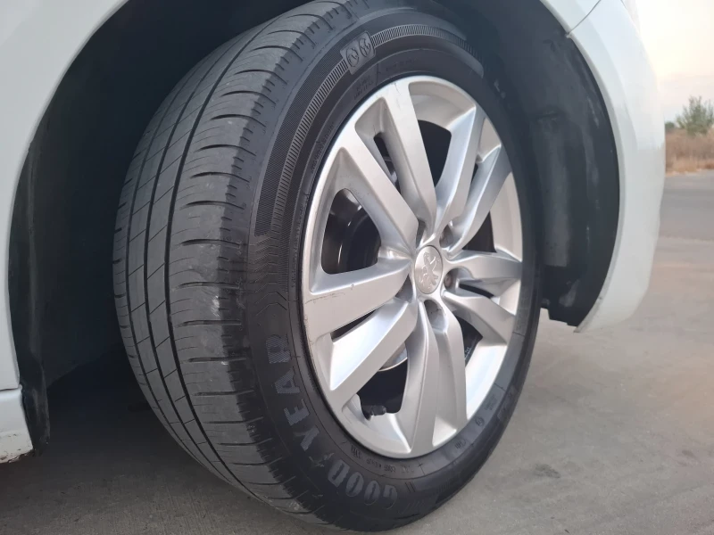 Peugeot 308 1.6 eBluHDi * 120p.s., снимка 7 - Автомобили и джипове - 53578711