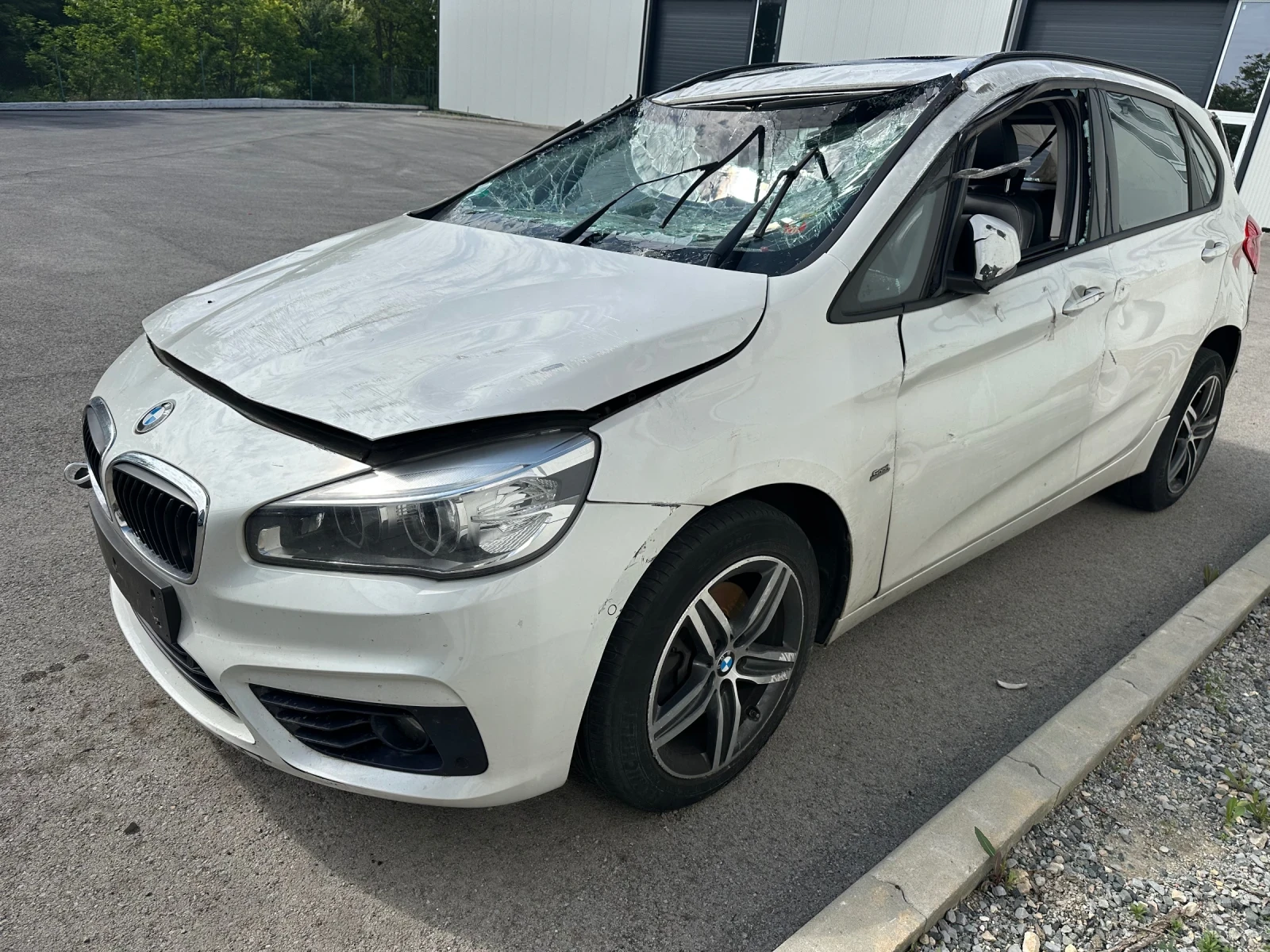 BMW 2 Active Tourer 218 - изображение 2