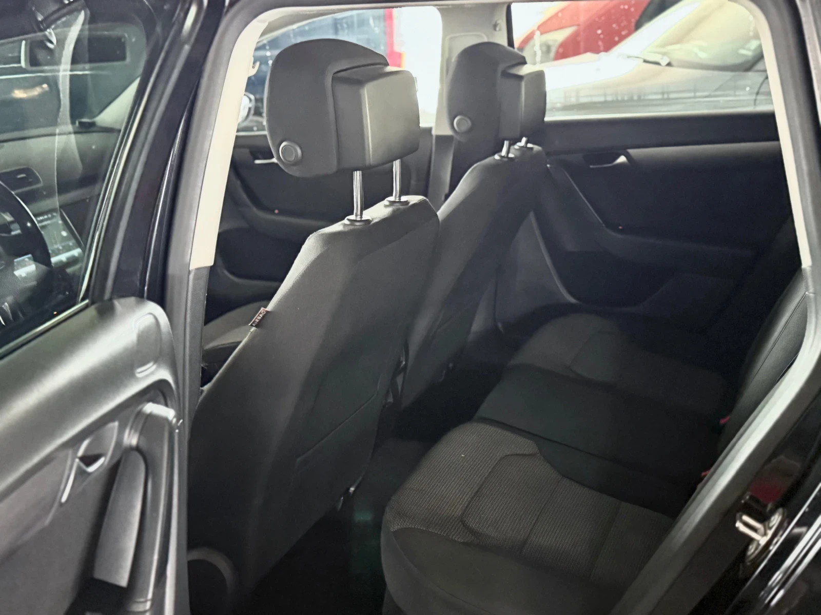 VW Passat 1.6 TDI 6 Ск. - изображение 10