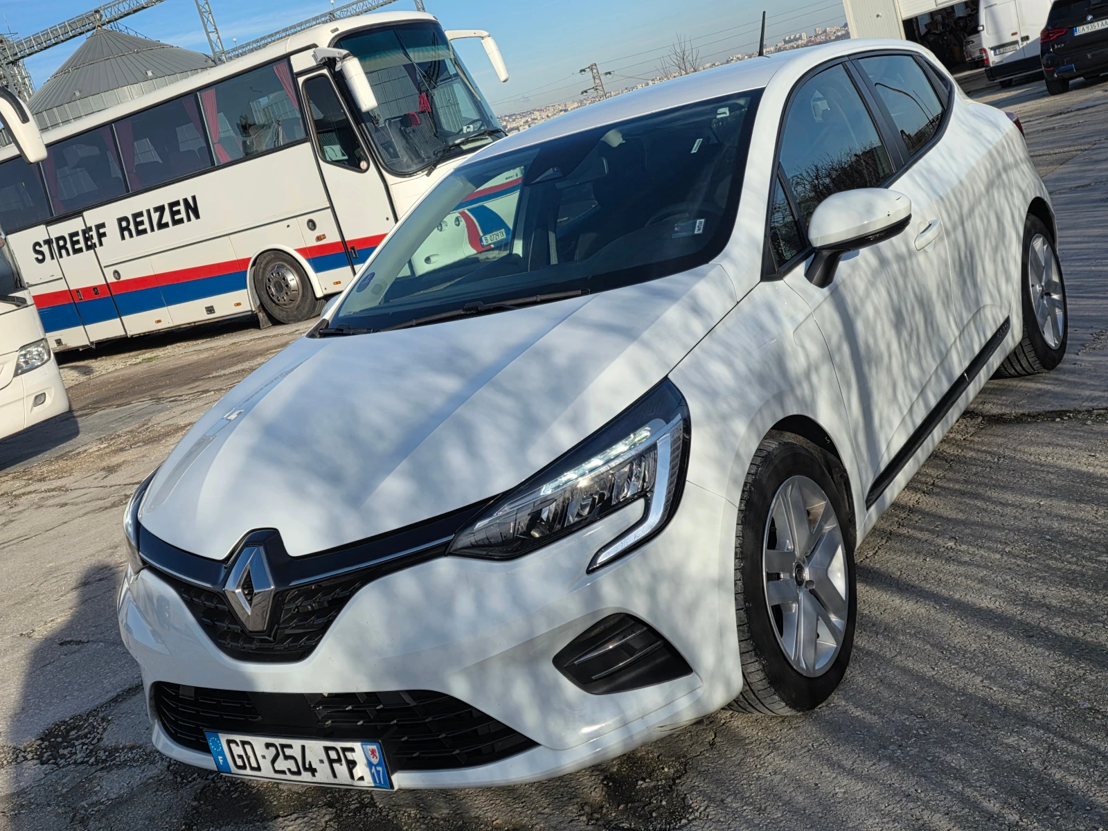 Renault Clio E-Tech hybride 140 | Mobile.bg � ����������� 3