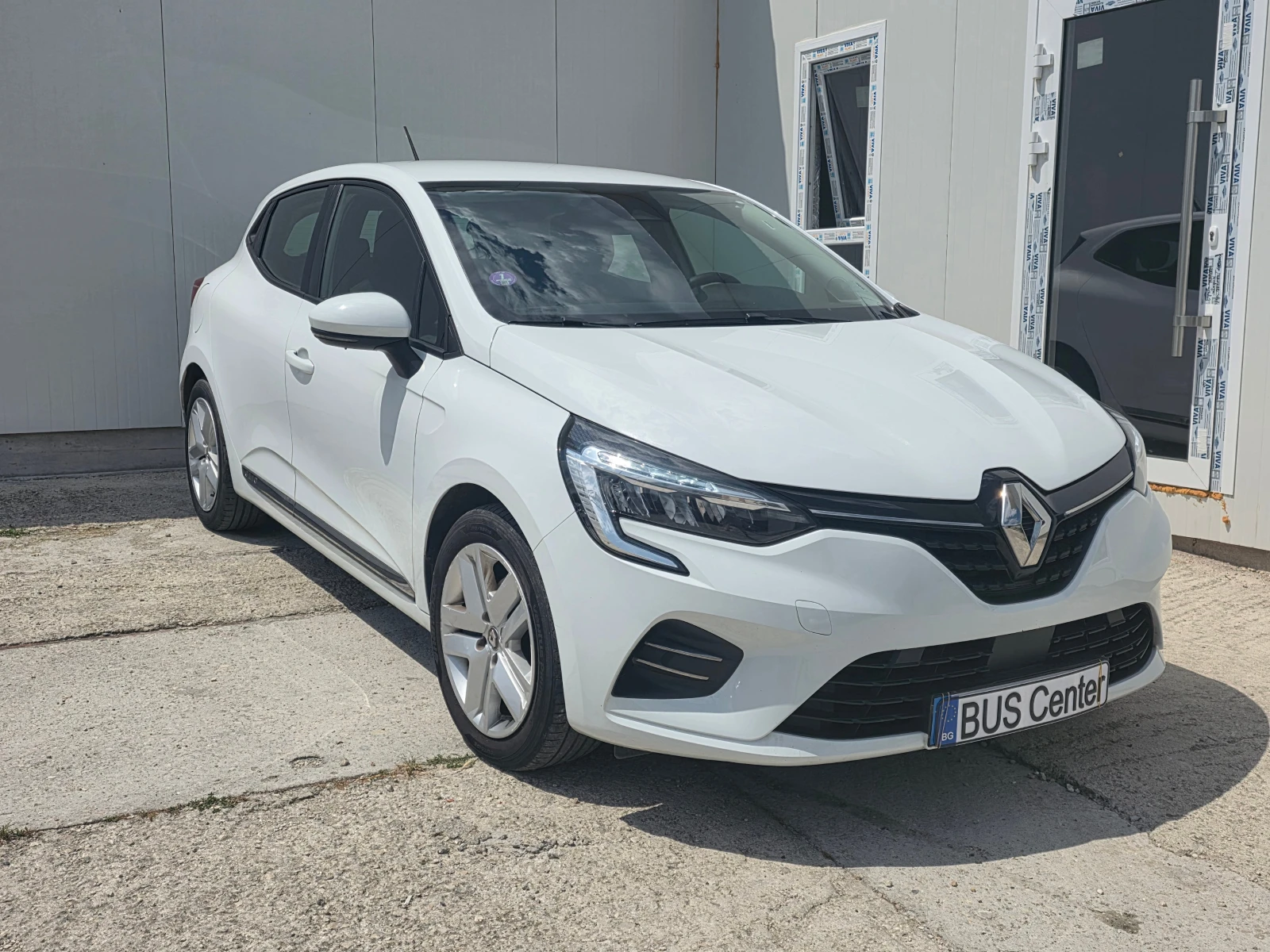 Renault Clio E-Tech hybride 140.Лизинг, снимка 3 - Автомобили и джипове - 53527605
