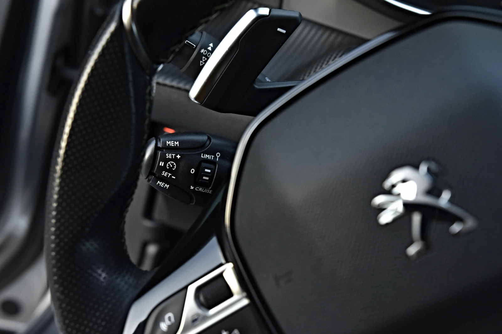 Peugeot 2008 1.5HDI/GT LINE/3D COCPIT/DISTR/180CAMERA/KEYLESS/, снимка 10 - Автомобили и джипове - 53803905