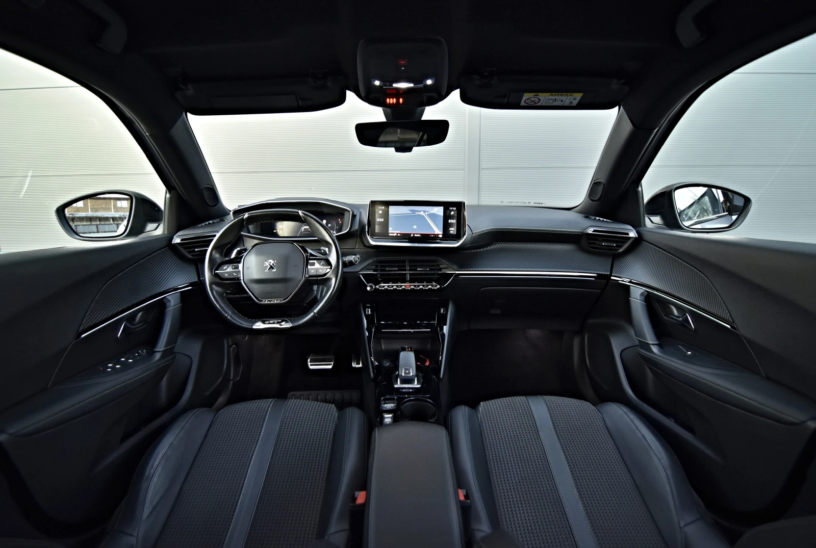 Peugeot 2008 1.5HDI/GT LINE/3D COCPIT/DISTR/180CAMERA/KEYLESS/, снимка 15 - Автомобили и джипове - 53803905