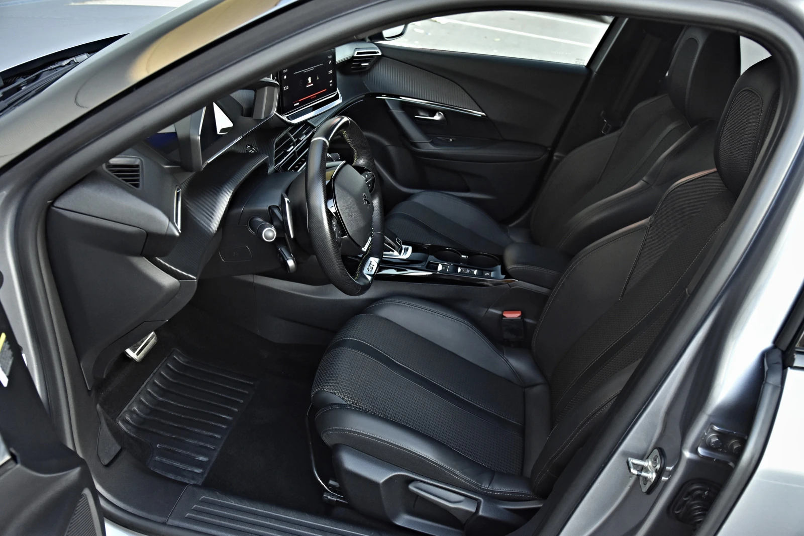 Peugeot 2008 1.5HDI/GT LINE/3D COCPIT/DISTR/180CAMERA/KEYLESS/, снимка 8 - Автомобили и джипове - 53803905