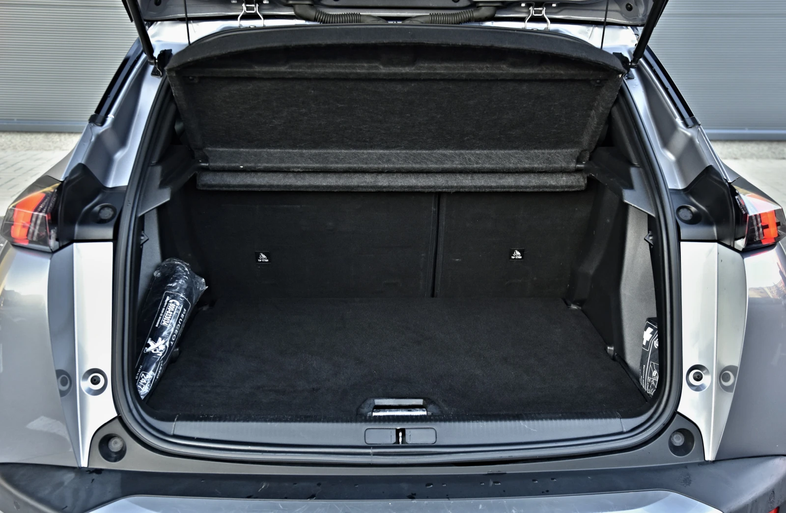 Peugeot 2008 1.5HDI/GT LINE/3D COCPIT/DISTR/180CAMERA/KEYLESS/, снимка 17 - Автомобили и джипове - 53803905