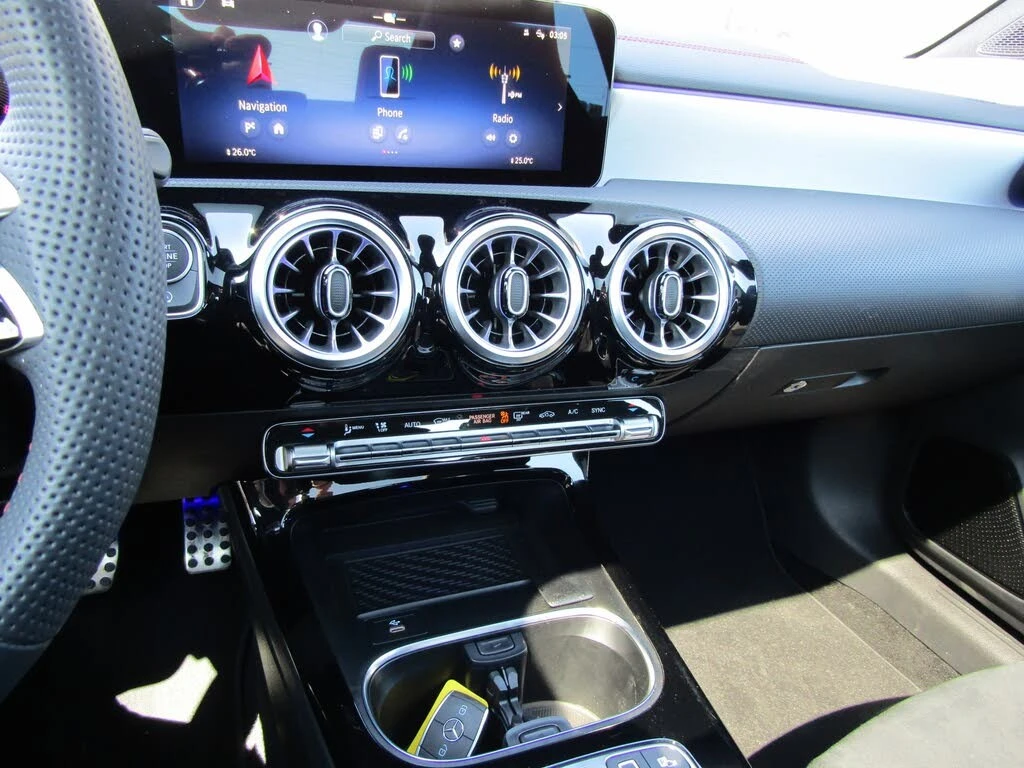 Mercedes-Benz CLA 4MATIC* АвтоКредит* (ЦЕНА ДО БГ), снимка 11 - Автомобили и джипове - 54178475