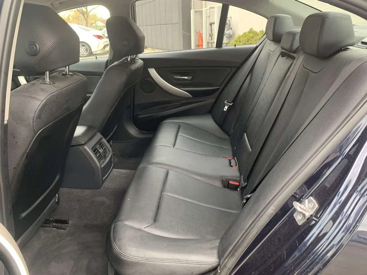 BMW 320 * 4dr Sdn 320i AWD CleanCarfax HeatedSeat LeatherS, снимка 10 - Автомобили и джипове - 54904610