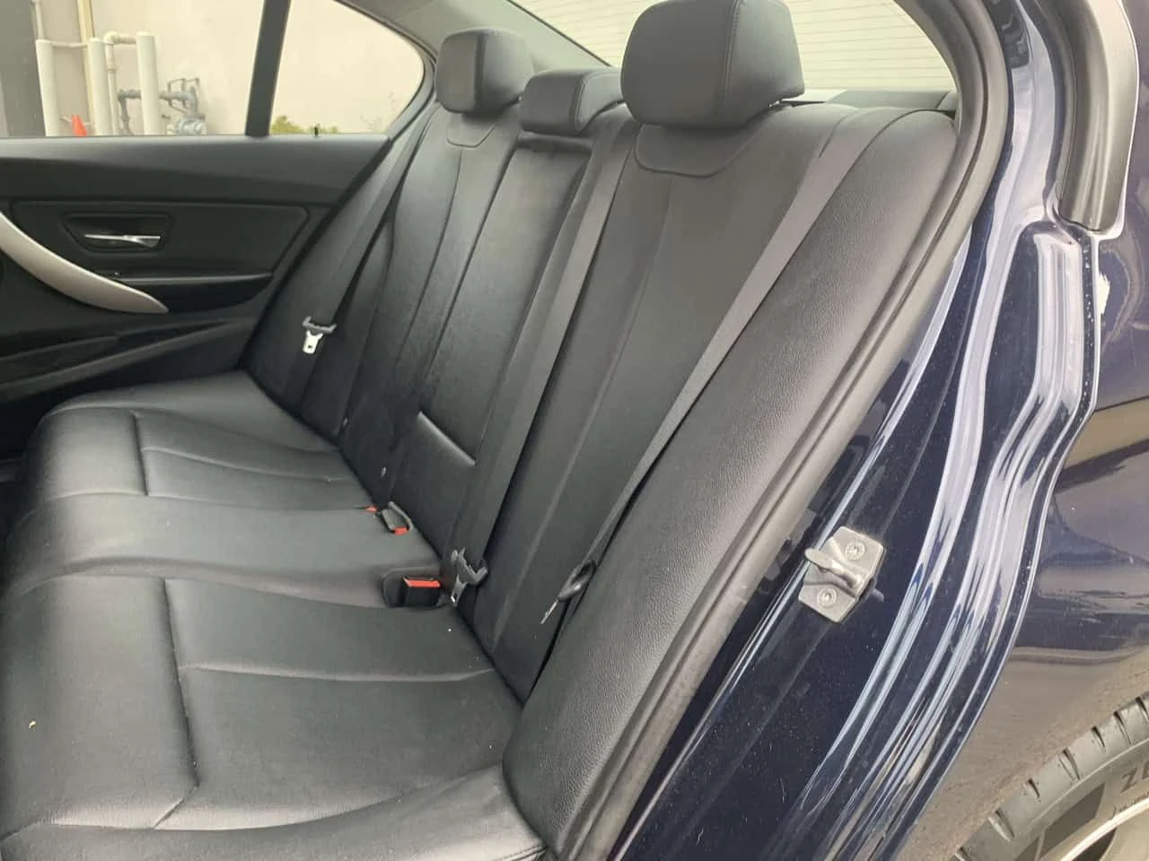 BMW 320 * 4dr Sdn 320i AWD CleanCarfax HeatedSeat LeatherS, снимка 11 - Автомобили и джипове - 54904610