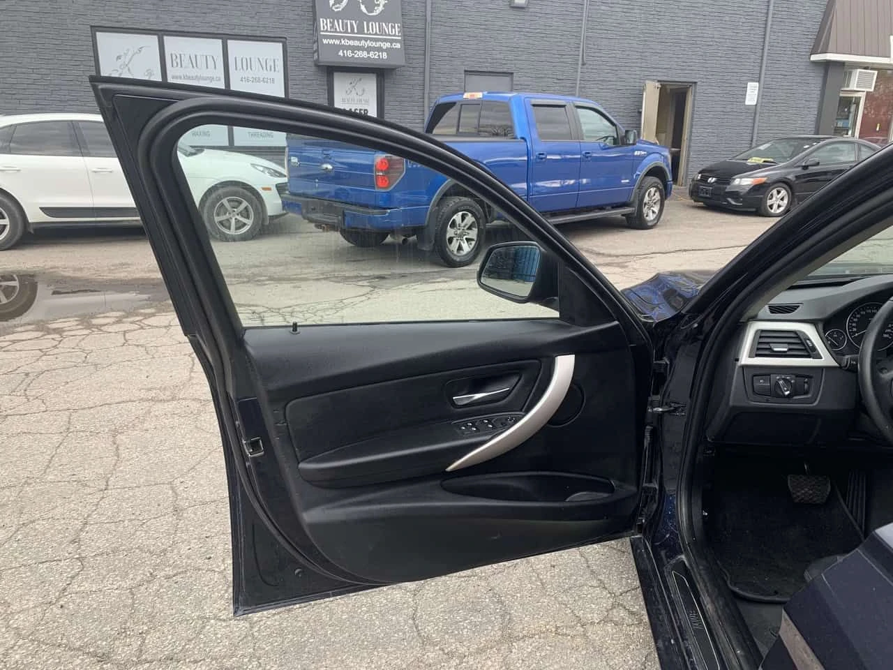 BMW 320 * 4dr Sdn 320i AWD CleanCarfax HeatedSeat LeatherS, снимка 14 - Автомобили и джипове - 54904610
