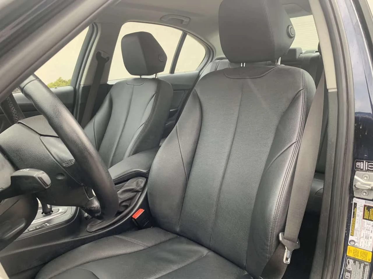 BMW 320 * 4dr Sdn 320i AWD CleanCarfax HeatedSeat LeatherS, снимка 9 - Автомобили и джипове - 54904610