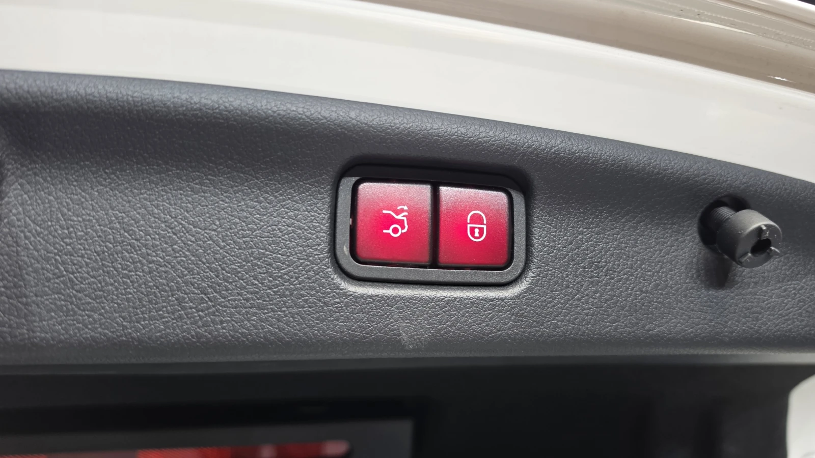 Mercedes-Benz C 300 63 AMG OPTIC* 2 КЛЮЧА* PANO* HUD* KEYLESS* КРАЙНА , снимка 17 - Автомобили и джипове - 55101384