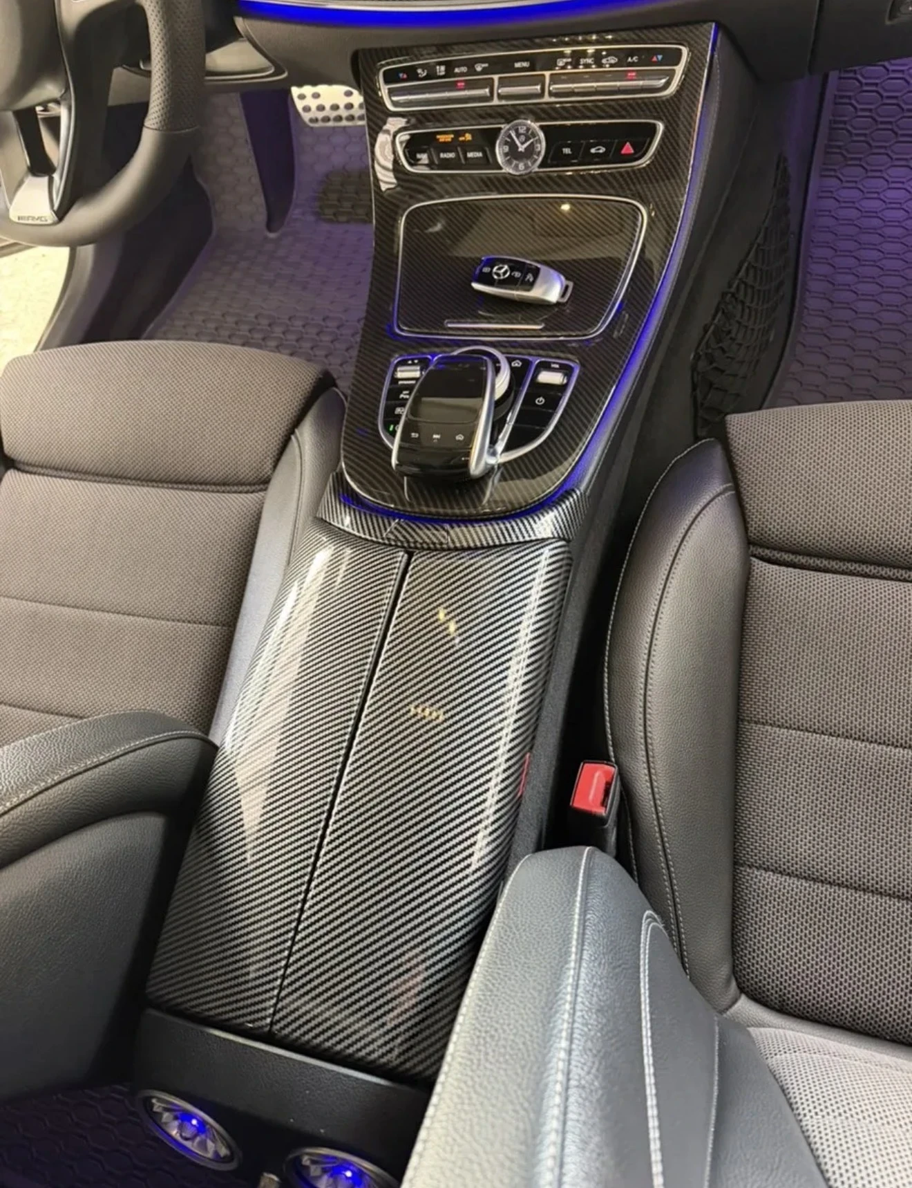 Mercedes-Benz E 220 Лимозини, снимка 17 - Автомобили и джипове - 55436085