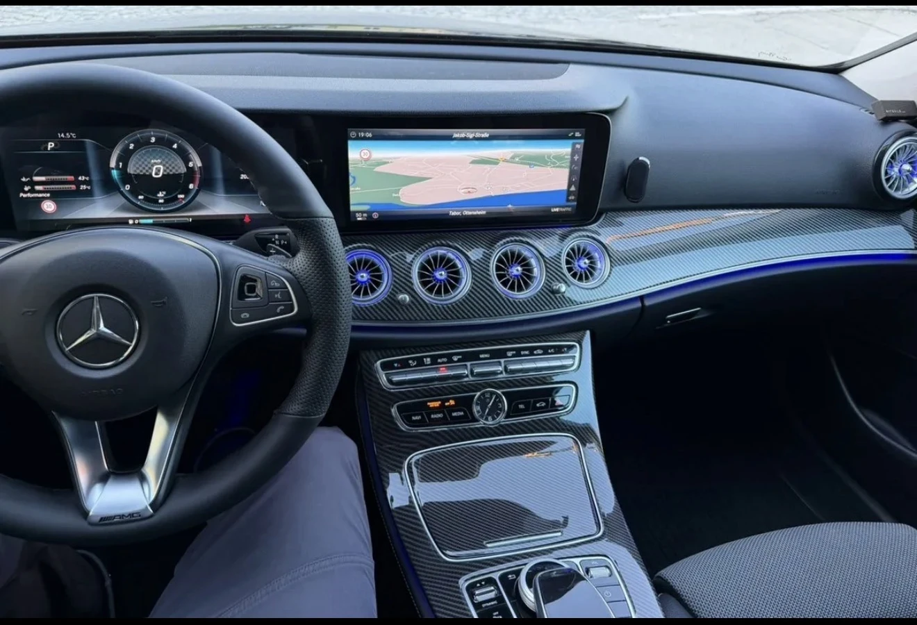 Mercedes-Benz E 220 Лимозини, снимка 8 - Автомобили и джипове - 55436085