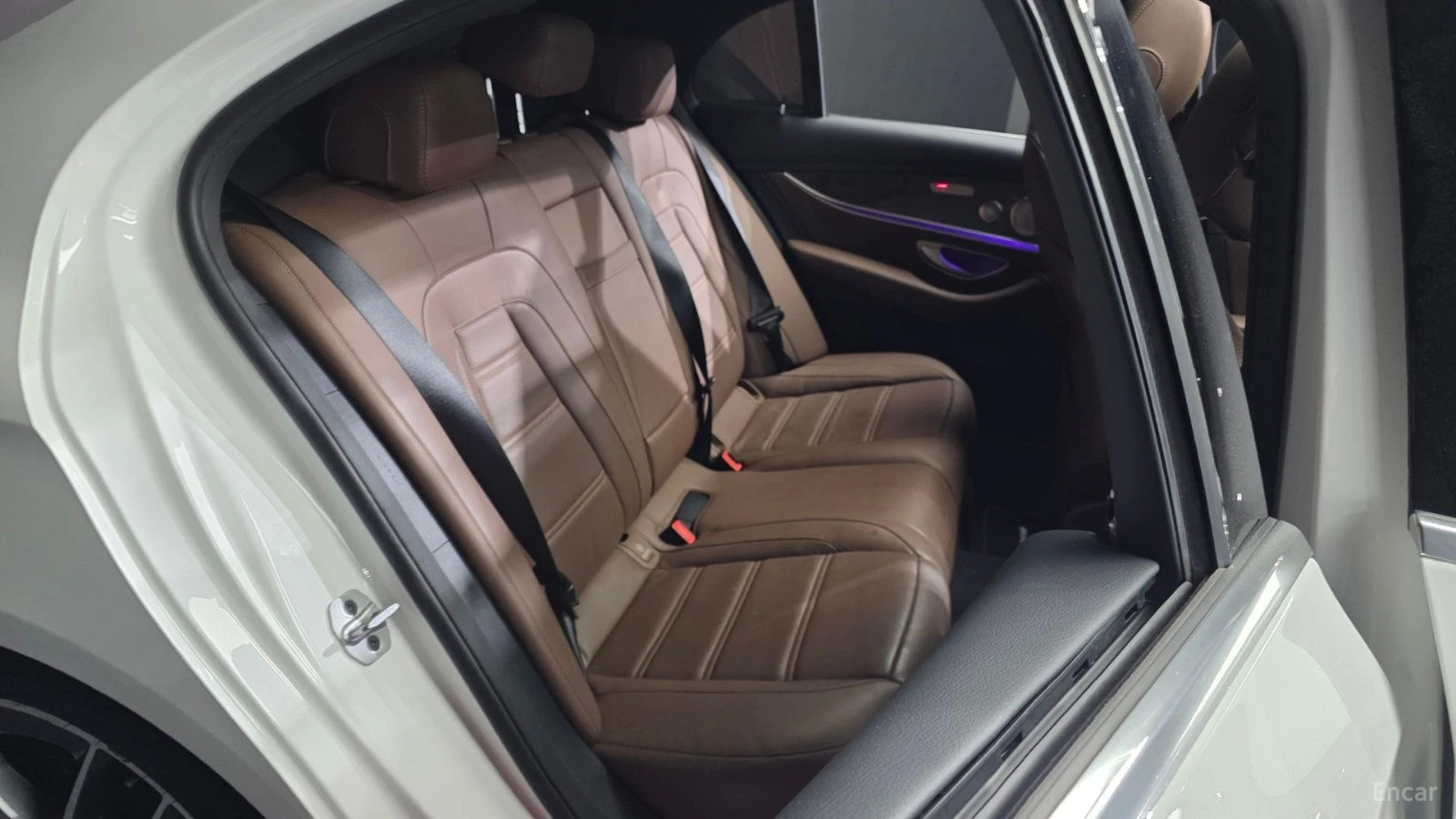 Mercedes-Benz E 53 AMG 4MATIC* DISTRONIC* ПОДГРЕВ* ОБДУХВАНЕ* 360* КАМЕРА, снимка 11 - Автомобили и джипове - 55538753