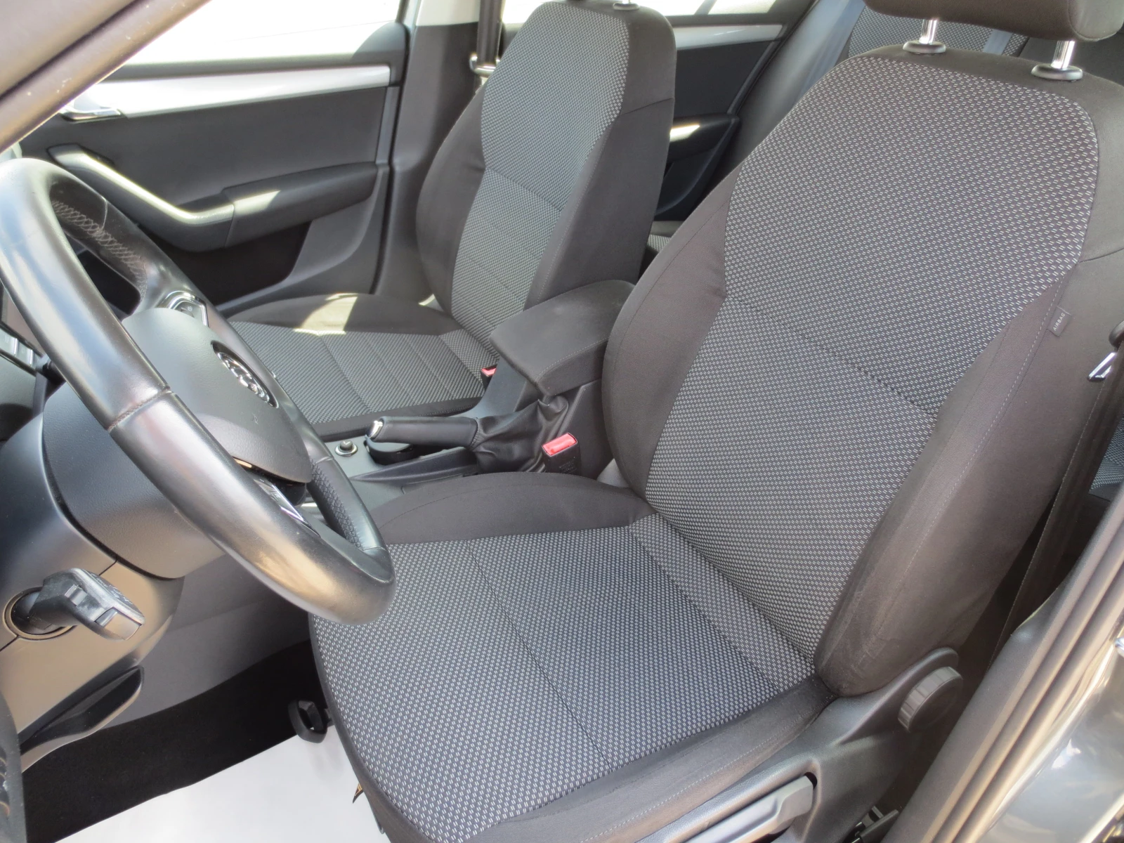 Skoda Octavia 1.4 i G-TEC * METAH* , снимка 10 - Автомобили и джипове - 55543501