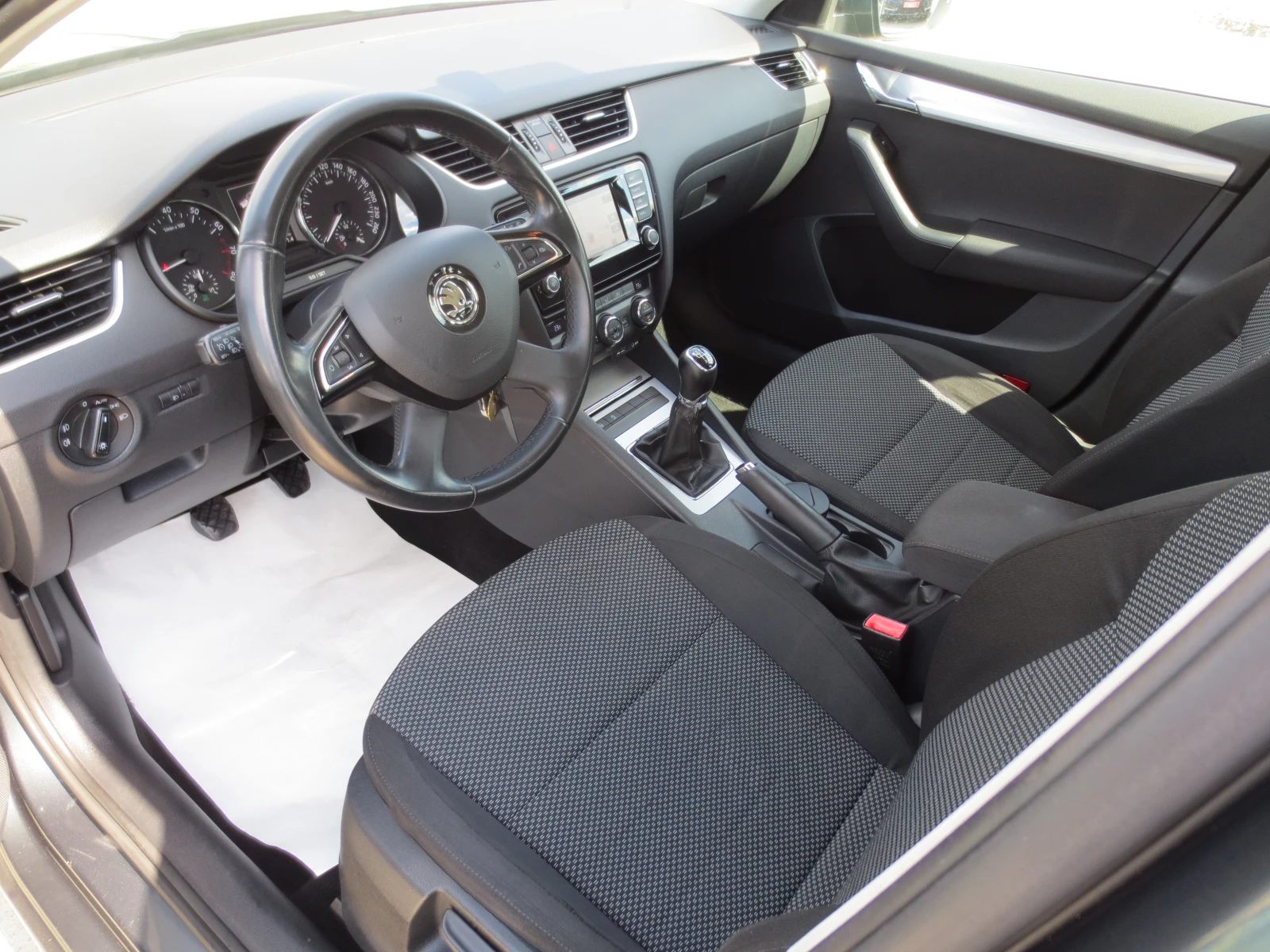 Skoda Octavia 1.4 i G-TEC * METAH* , снимка 9 - Автомобили и джипове - 55543501