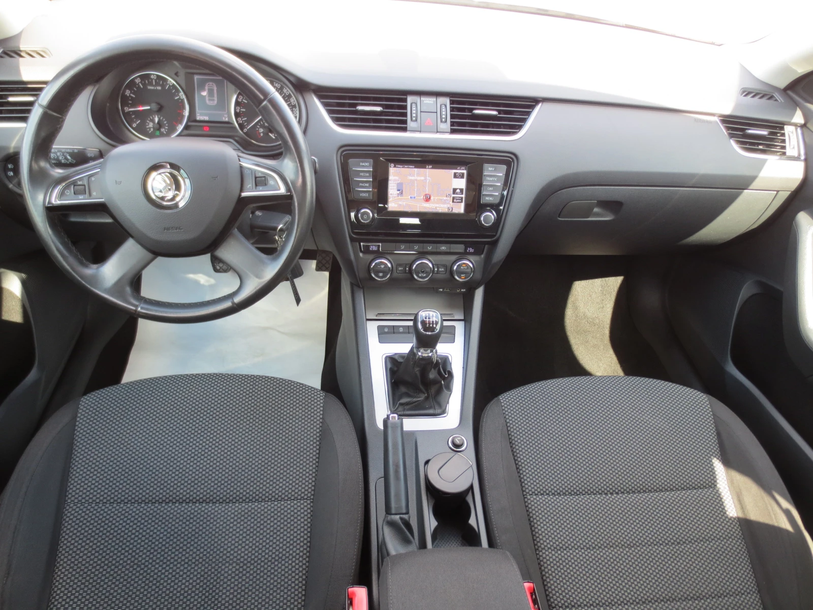 Skoda Octavia 1.4 i G-TEC * METAH* , снимка 14 - Автомобили и джипове - 55543501