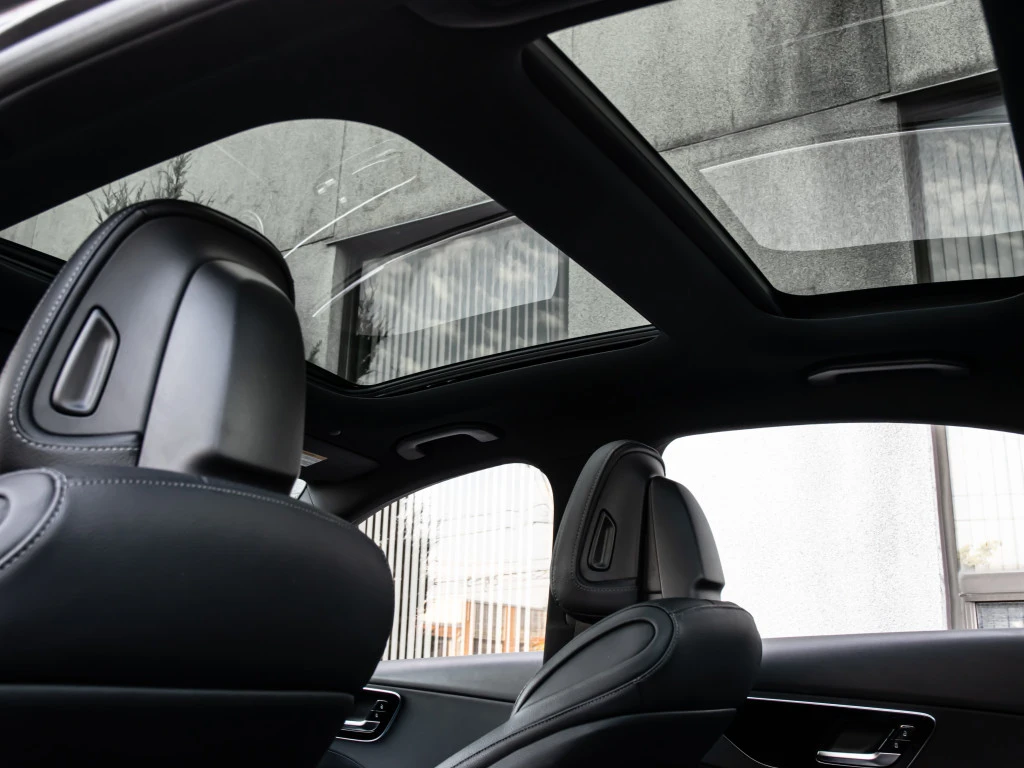 Mercedes-Benz C 300 4 MATIC/ BURMESTER / 360 КАМЕРИ / DISTRONIC / PANO, снимка 17 - Автомобили и джипове - 56211161