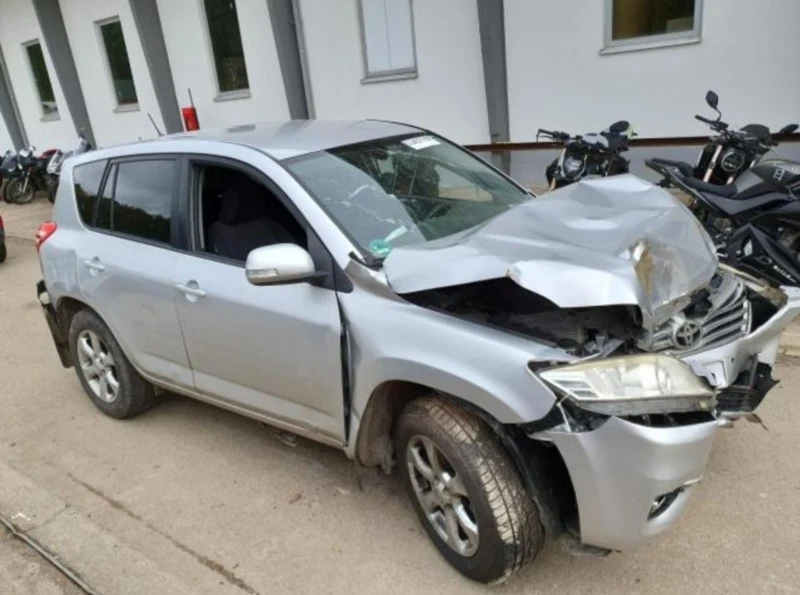 Toyota Rav4 2.2d, снимка 4 - Автомобили и джипове - 48885002