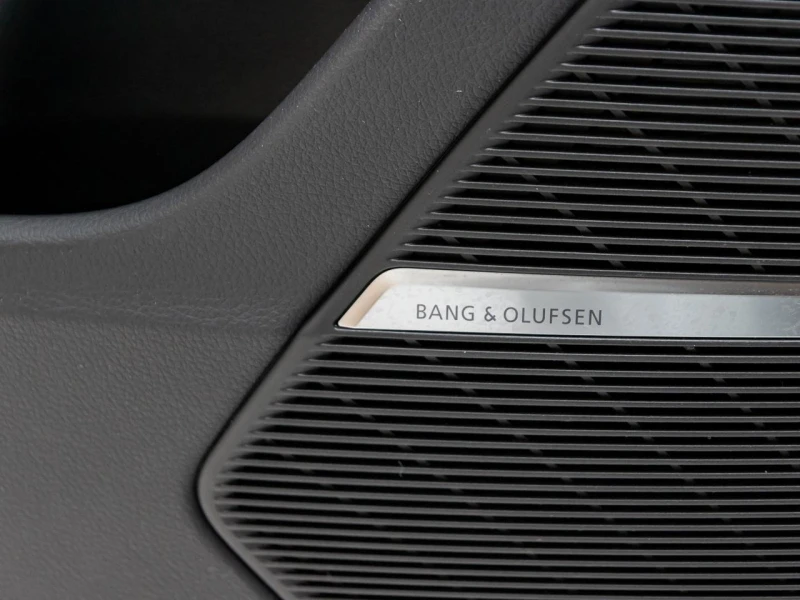 Audi RSQ8 4.0 TFSI/CARBON/MATRIX/LIFT/B&O/PANO/HEAD UP/360/, снимка 10 - Автомобили и джипове - 51117017