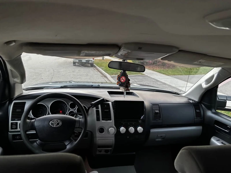 Toyota Tundra CARFAX* АВТОФИНАНСИРАНЕ* БЕЗ ПЪРВОНАЧАЛНА ВНОСКА* , снимка 7 - Автомобили и джипове - 52590252