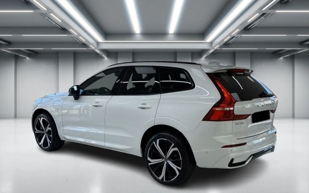 Volvo XC60 T6 Recharge AWD = Plus Dark = Гаранция - изображение 2