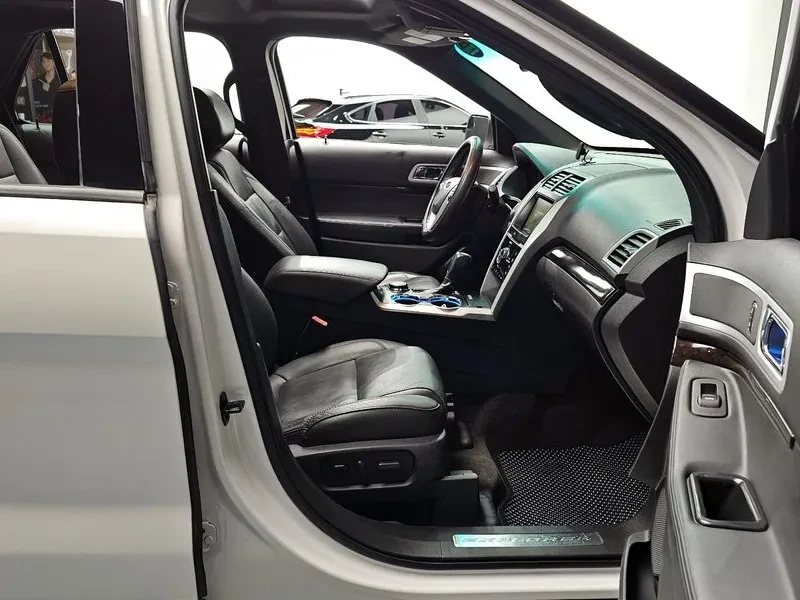 Ford Explorer 3.5 AWD - САМО 30% АВАНС, снимка 11 - Автомобили и джипове - 55429924