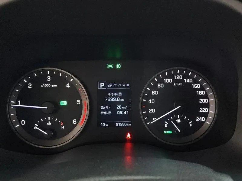 Hyundai Tucson 2.0 2Wd Style Special, снимка 7 - Автомобили и джипове - 55430425