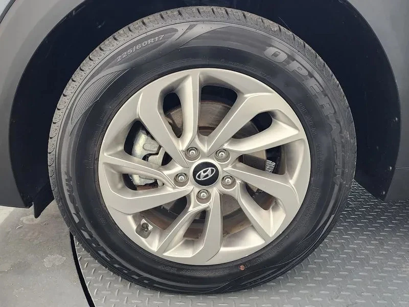 Hyundai Tucson 2.0 2Wd Style Special, снимка 4 - Автомобили и джипове - 55430425