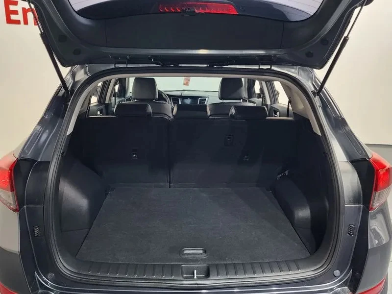 Hyundai Tucson 2.0 2Wd Style Special, снимка 11 - Автомобили и джипове - 55430425