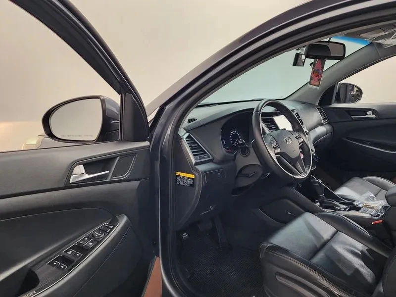 Hyundai Tucson 2.0 2Wd Style Special, снимка 8 - Автомобили и джипове - 55430425
