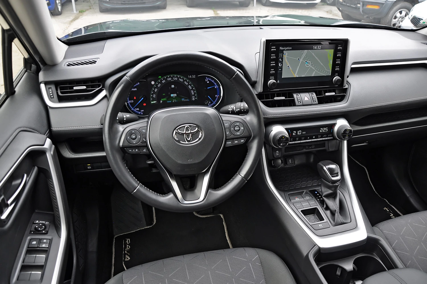 Toyota Rav4 2.5 Hybrid ГАРАНЦИОНЕН - изображение 8