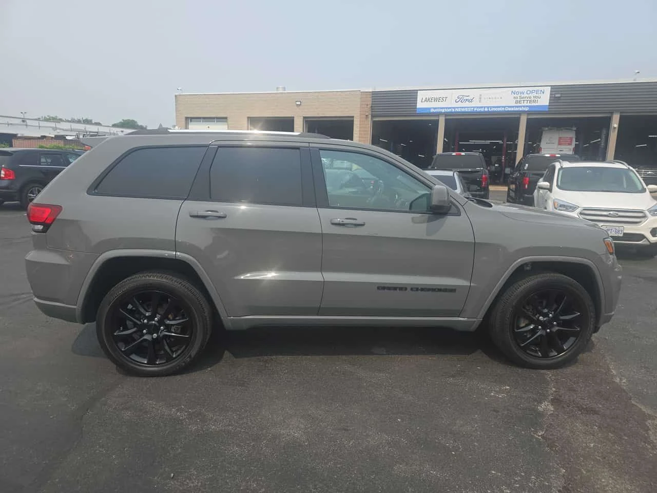 Jeep Grand cherokee * Altitude * CARFAX * ОПЦИЯ ЗА ФИНАНСИРАНЕ, снимка 3 - Автомобили и джипове - 55326949